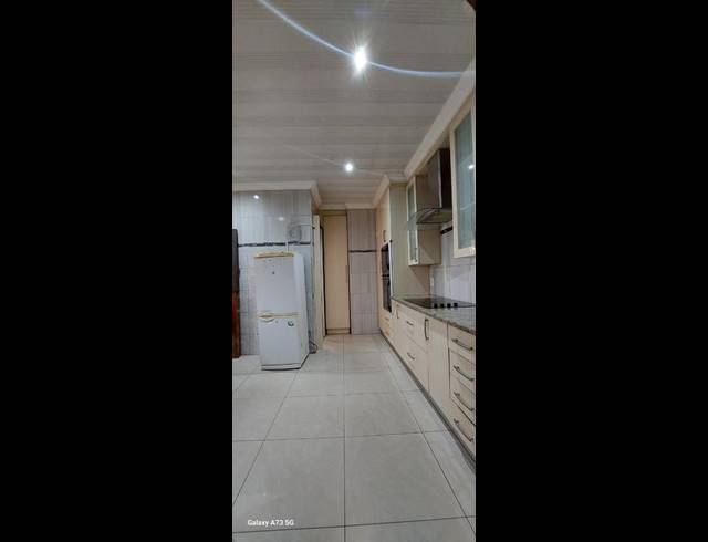 4 BEDROOM HOUSE FOR SALE IN KARENPARK